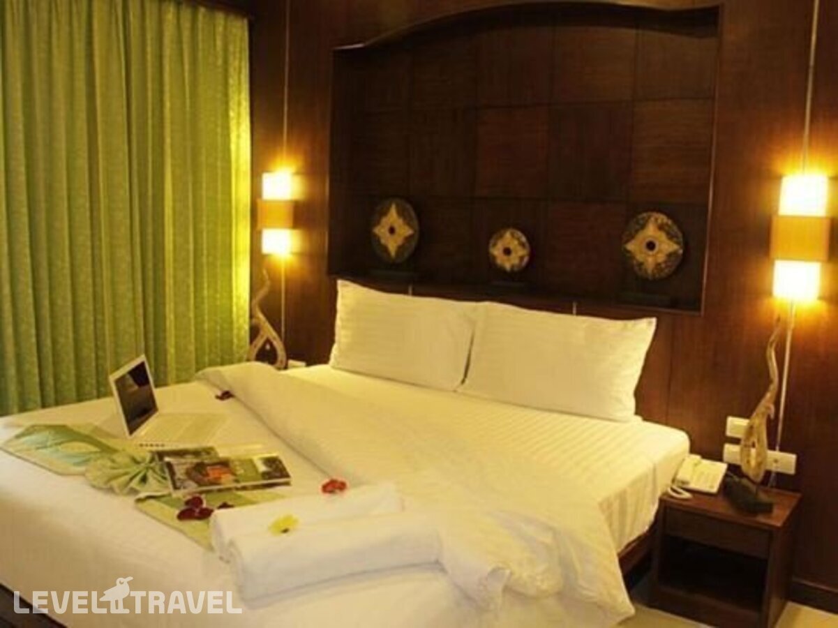 фотографии номера Четырехместный делюкс отеля 77 Patong Hotel & Spa (Ex. Azure Bangla Phuket) в Таиланд(Патонг Бич) - фото №16