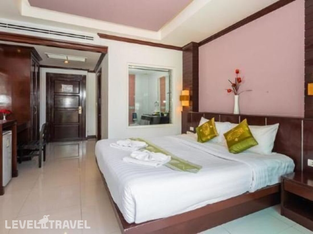фотографии номера Четырехместный делюкс отеля 77 Patong Hotel & Spa (Ex. Azure Bangla Phuket) в Таиланд(Патонг Бич) - фото №8