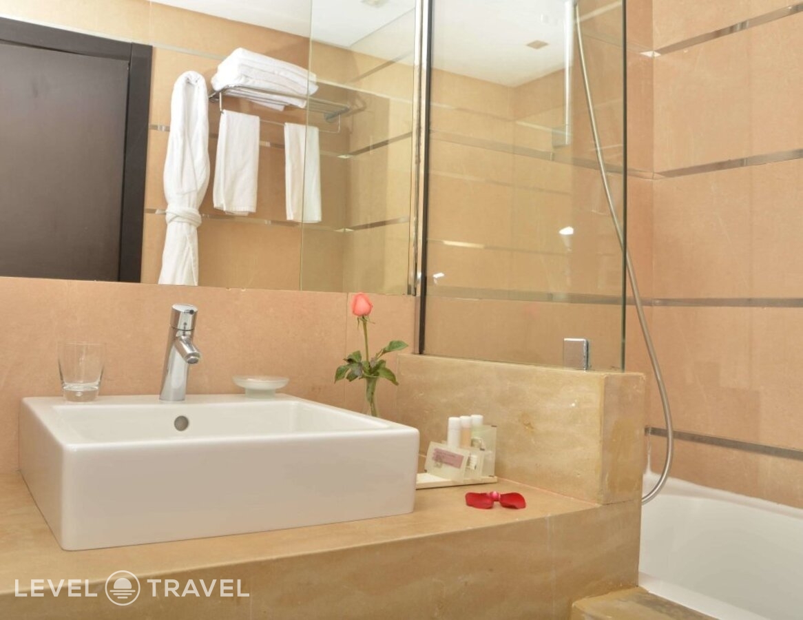 фотографии номера Премиум с видом на море отеля Golden Tulip Farah Casablanca в Марокко(Касабланка) - фото №1