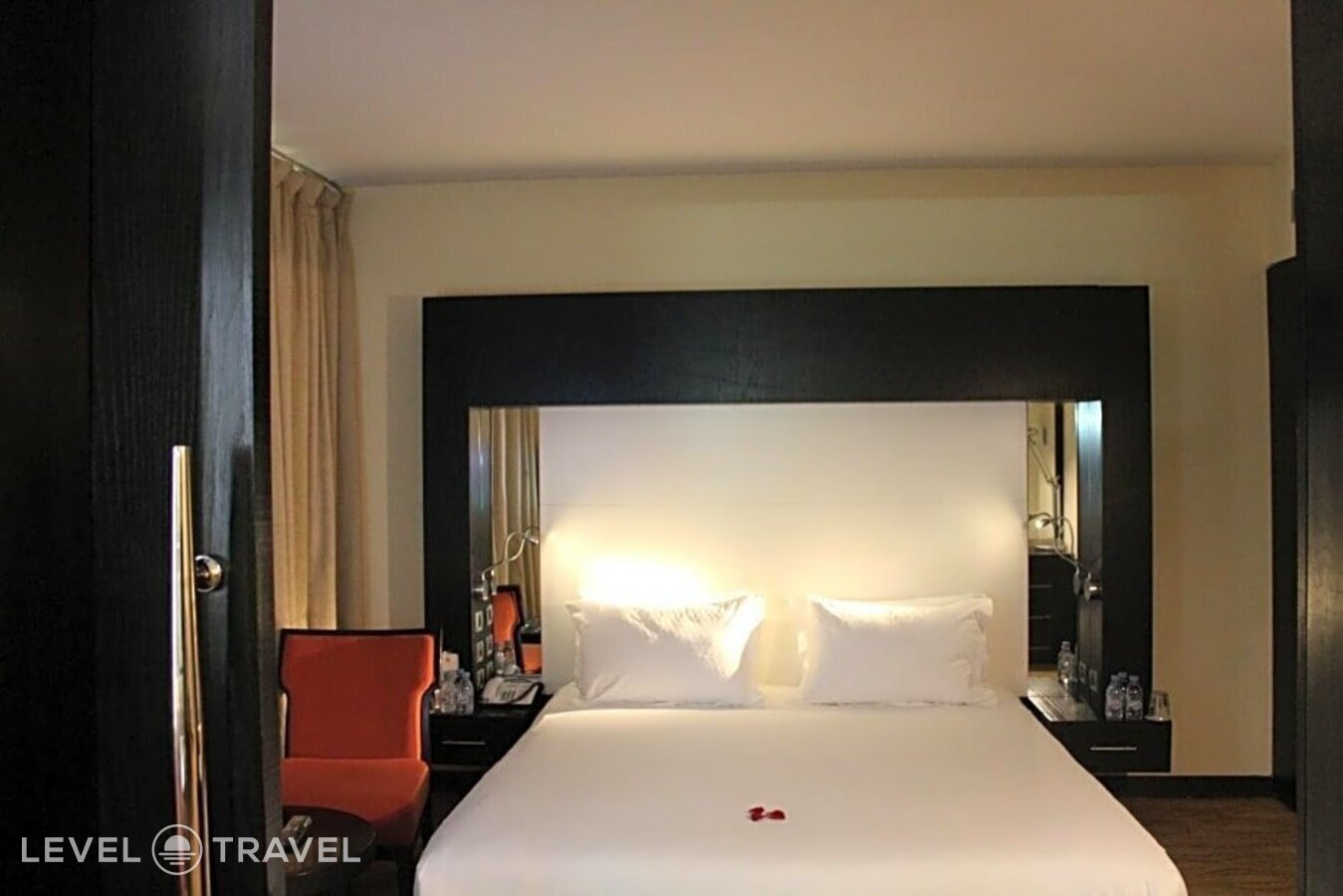 фотографии номера Люкс роскошный отеля Golden Tulip Farah Casablanca в Марокко(Касабланка) - фото №8