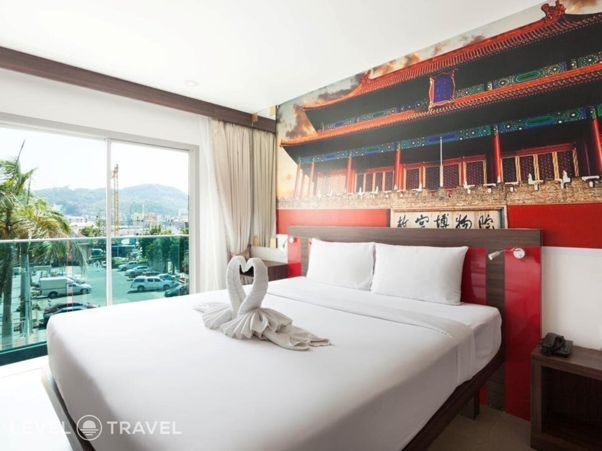фотографии номера Делюкс с видом на город отеля The Aim Patong Hotel в Таиланд(Патонг Бич) - фото №1
