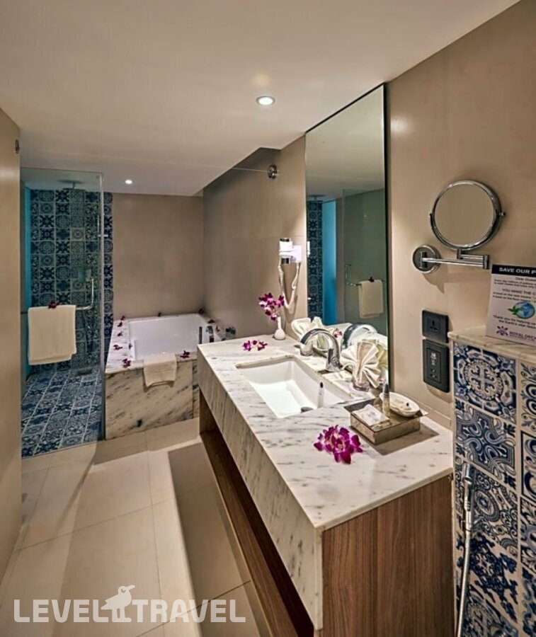 фотографии номера Роскошный люкс (двуспальная кровать) отеля Royal Orchid Beach Resort в Индия(Уторда) - фото №48