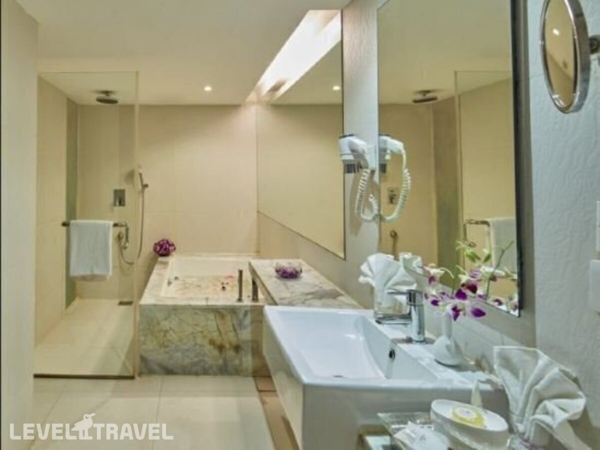 фотографии номера Роскошный люкс (двуспальная кровать) отеля Royal Orchid Beach Resort в Индия(Уторда) - фото №10