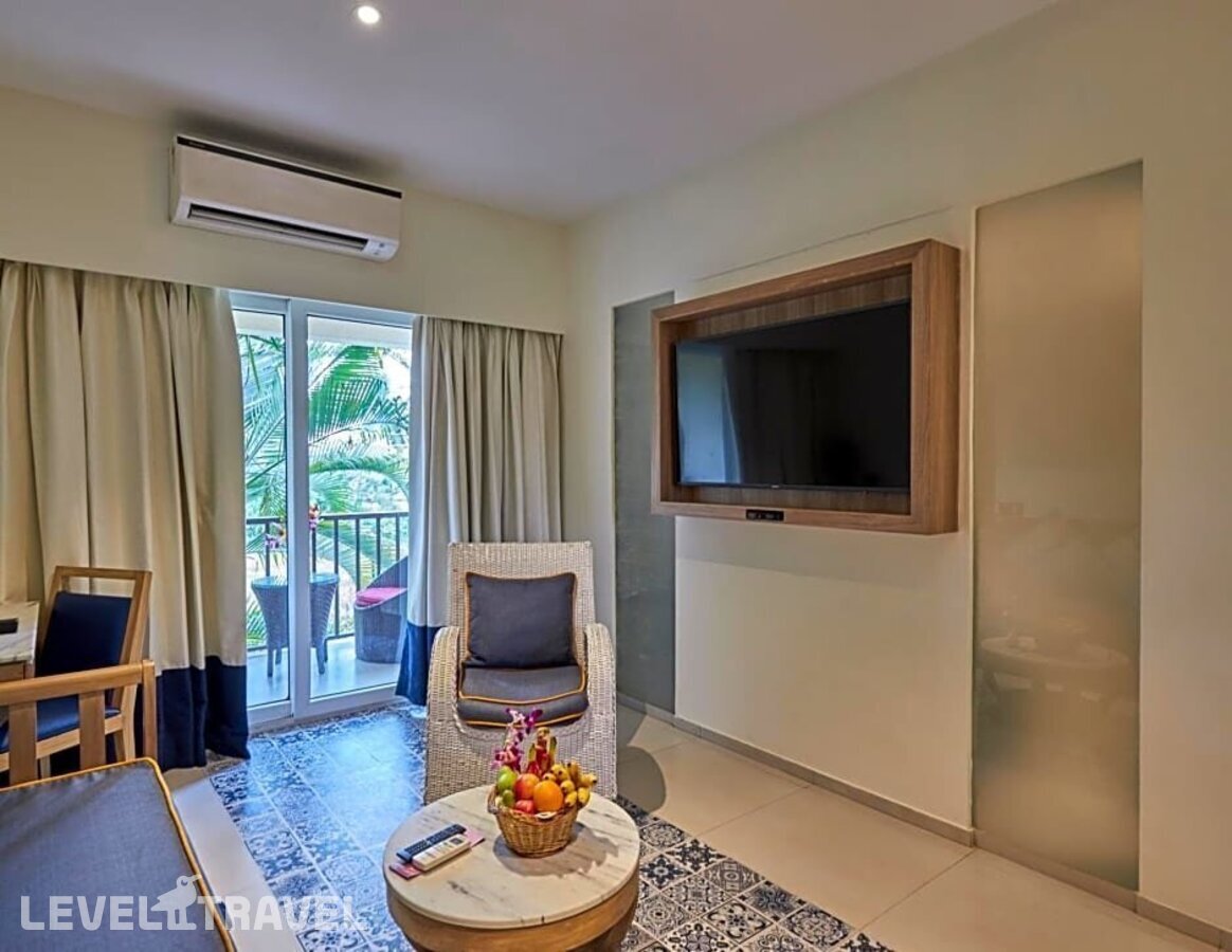 фотографии номера Роскошный люкс (двуспальная кровать) отеля Royal Orchid Beach Resort в Индия(Уторда) - фото №13