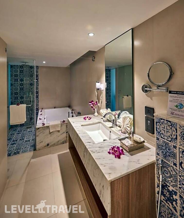 фотографии номера Роскошный люкс (двуспальная кровать) отеля Royal Orchid Beach Resort в Индия(Уторда) - фото №57