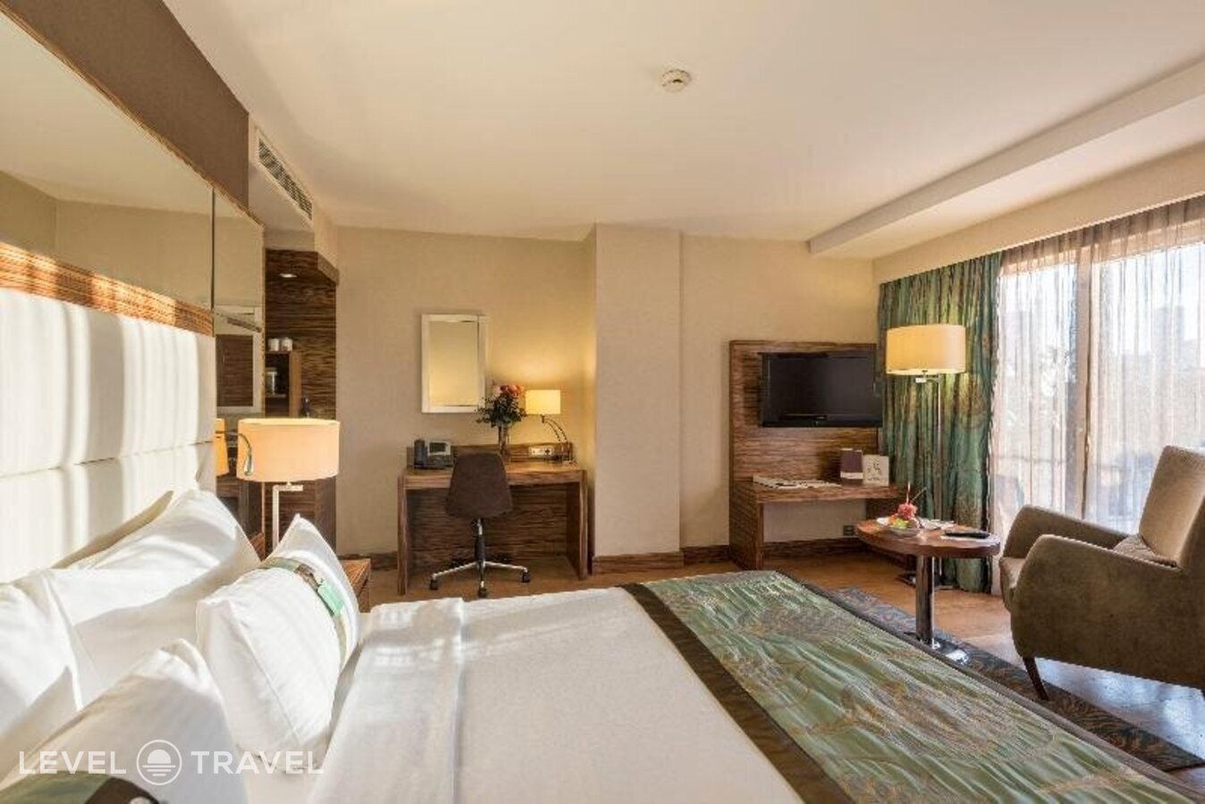 фотографии номера Стандартный с видом на город отеля Holiday Inn Istanbul Sisli Hotel в Турция(Шишли) - фото №25