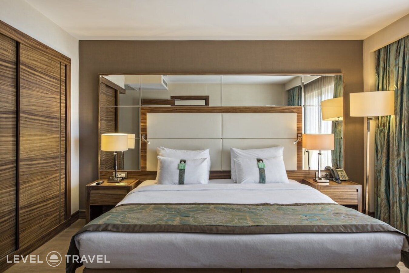 фотографии номера Стандартный с видом на город отеля Holiday Inn Istanbul Sisli Hotel в Турция(Шишли) - фото №5