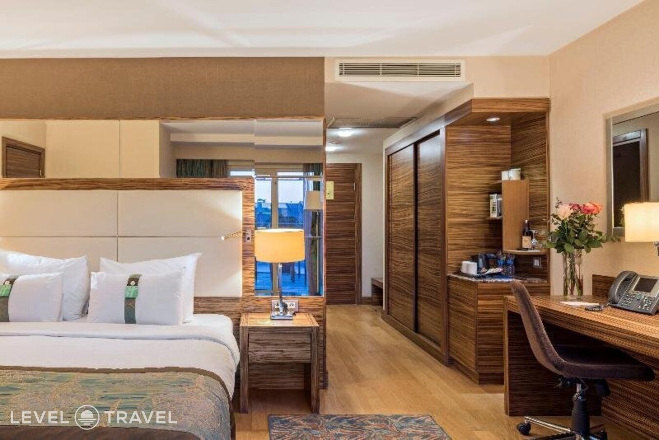 фотографии номера Стандартный с видом на город отеля Holiday Inn Istanbul Sisli Hotel в Турция(Шишли) - фото №26