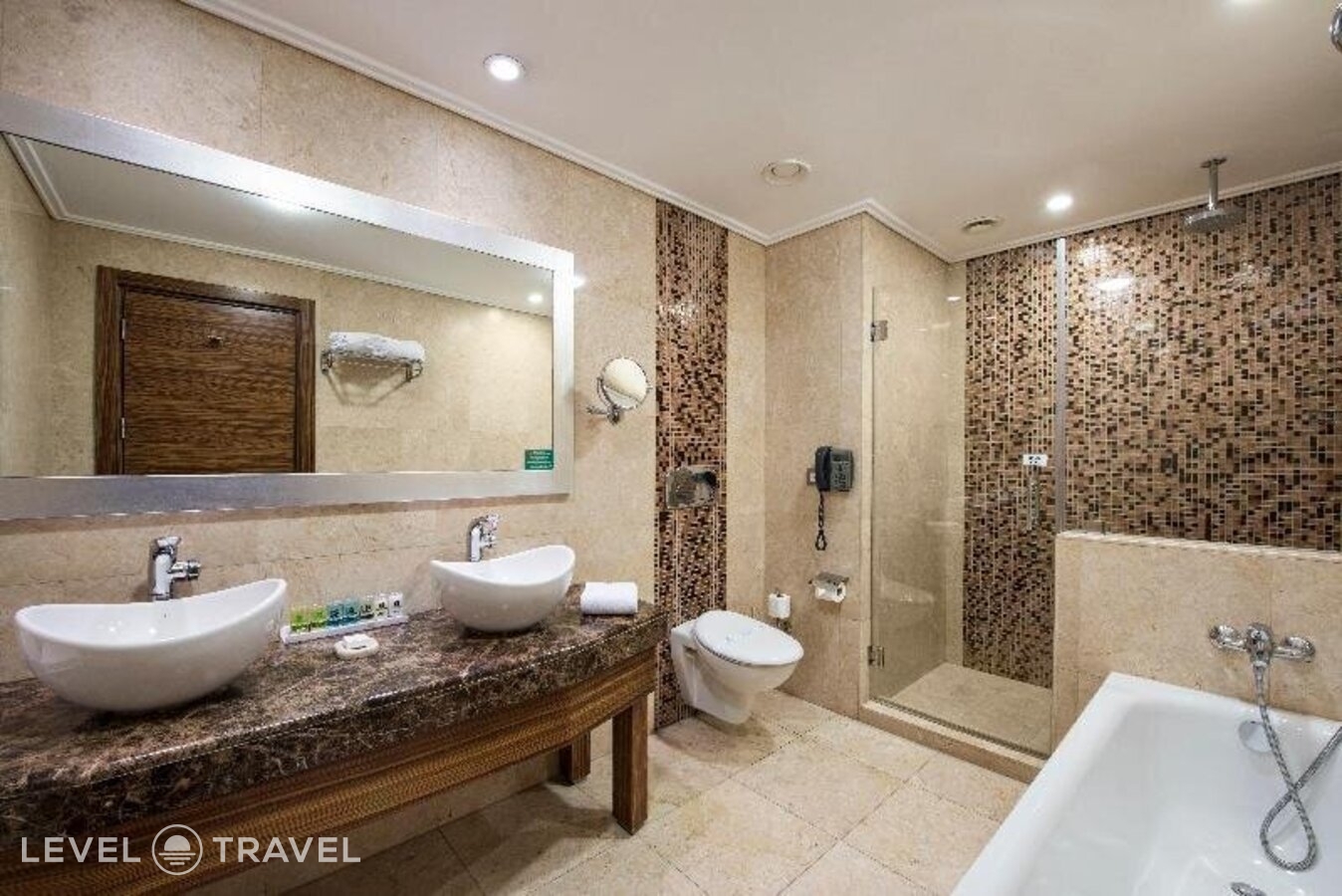фотографии номера Стандартный с видом на город отеля Holiday Inn Istanbul Sisli Hotel в Турция(Шишли) - фото №24