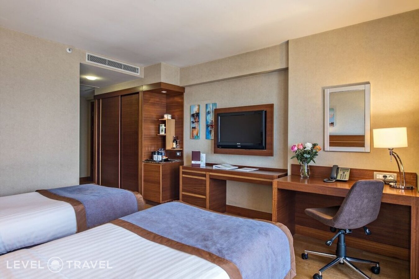 фотографии номера Стандартный с видом на город отеля Holiday Inn Istanbul Sisli Hotel в Турция(Шишли) - фото №3