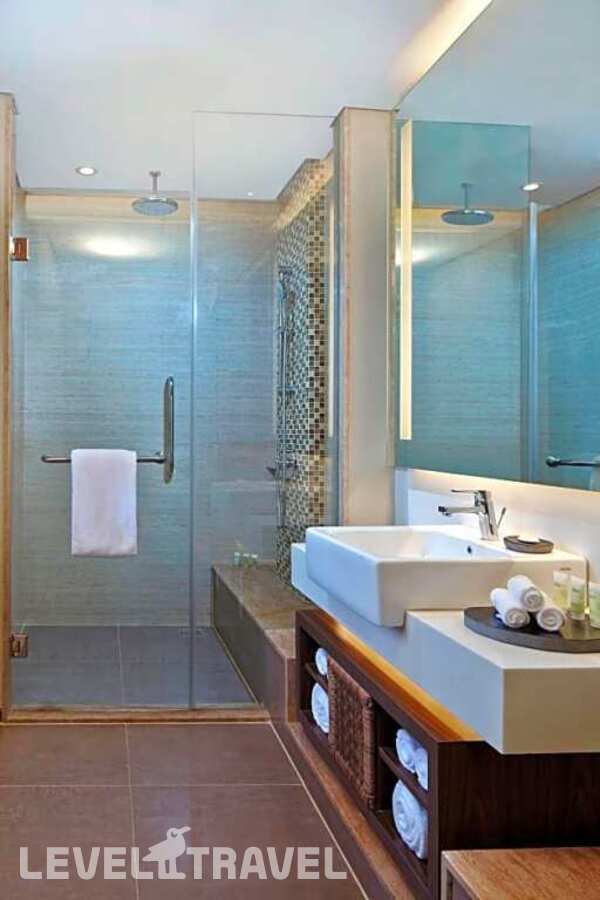 фотографии номера Стандартный с видом на бассейн отеля Courtyard By Marriott Bali Seminyak в Индонезия(Семиньяк) - фото №2