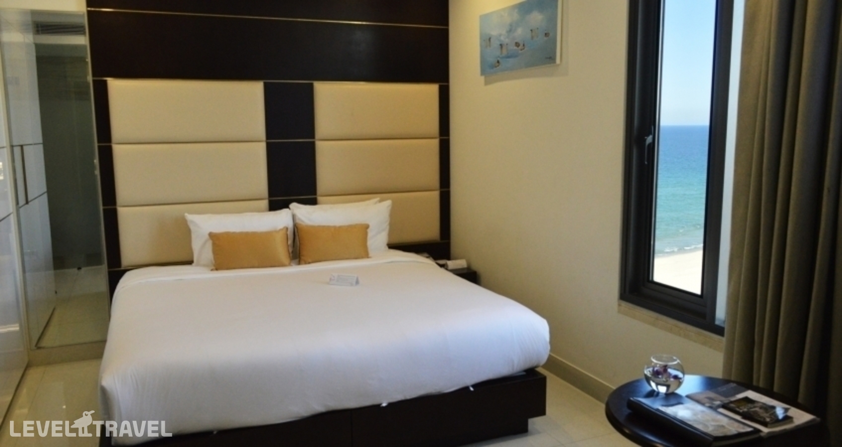 фотографии номера Улучшенный номер отеля Holiday Beach Hotel Danang в Вьетнам(Дананг) - фото №1