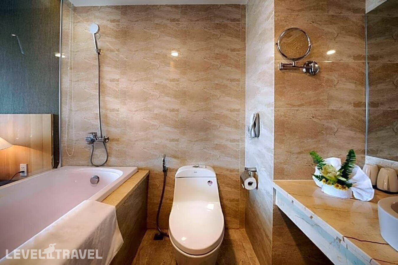 фотографии номера Делюкс с видом на море с балконом отеля Muong Thanh Mui Ne Hotel в Вьетнам(Муйне) - фото №1