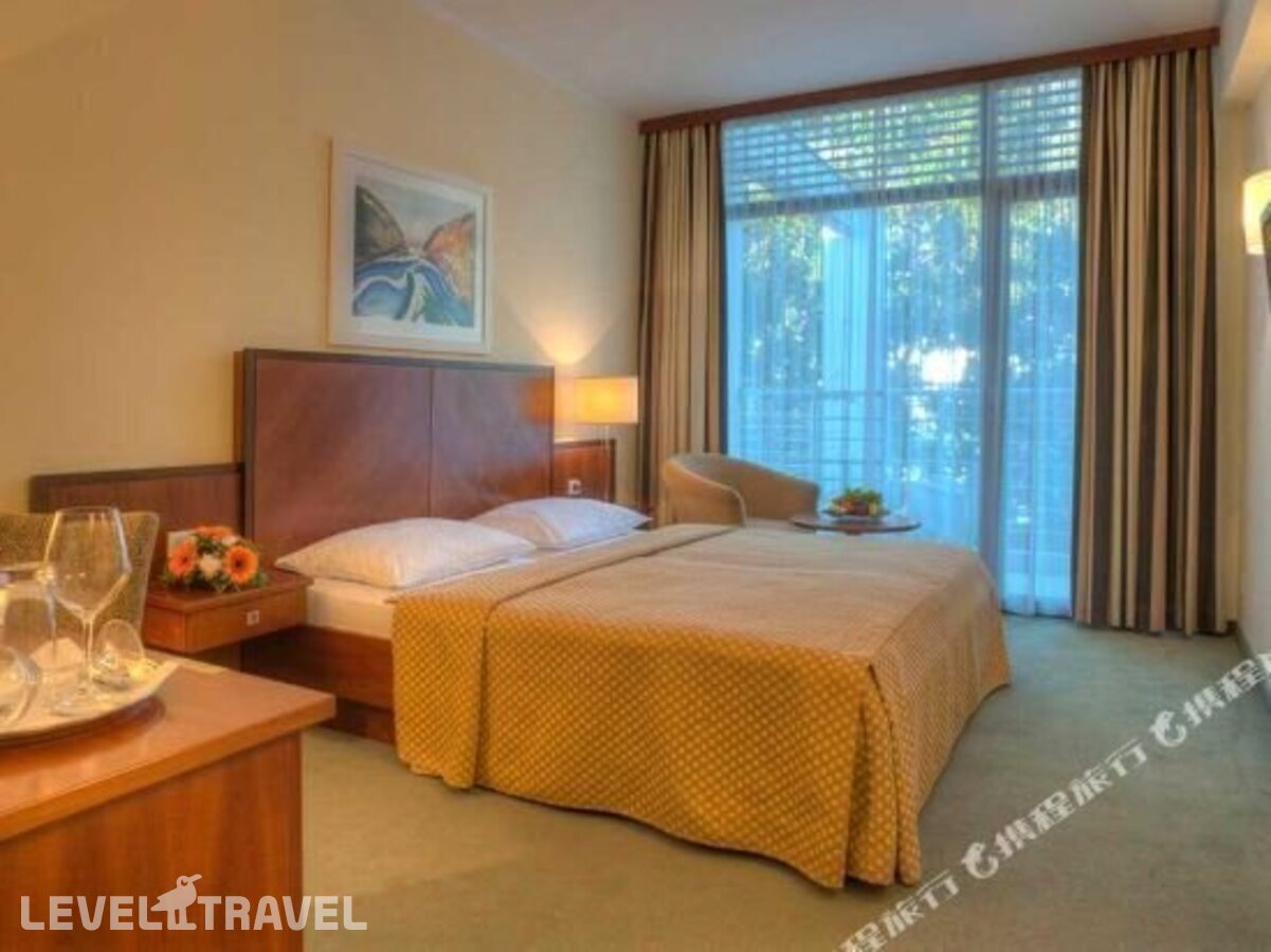 фотографии номера Семейный номер отеля Rivijera Hotel в Черногория(Петровац) - фото №9