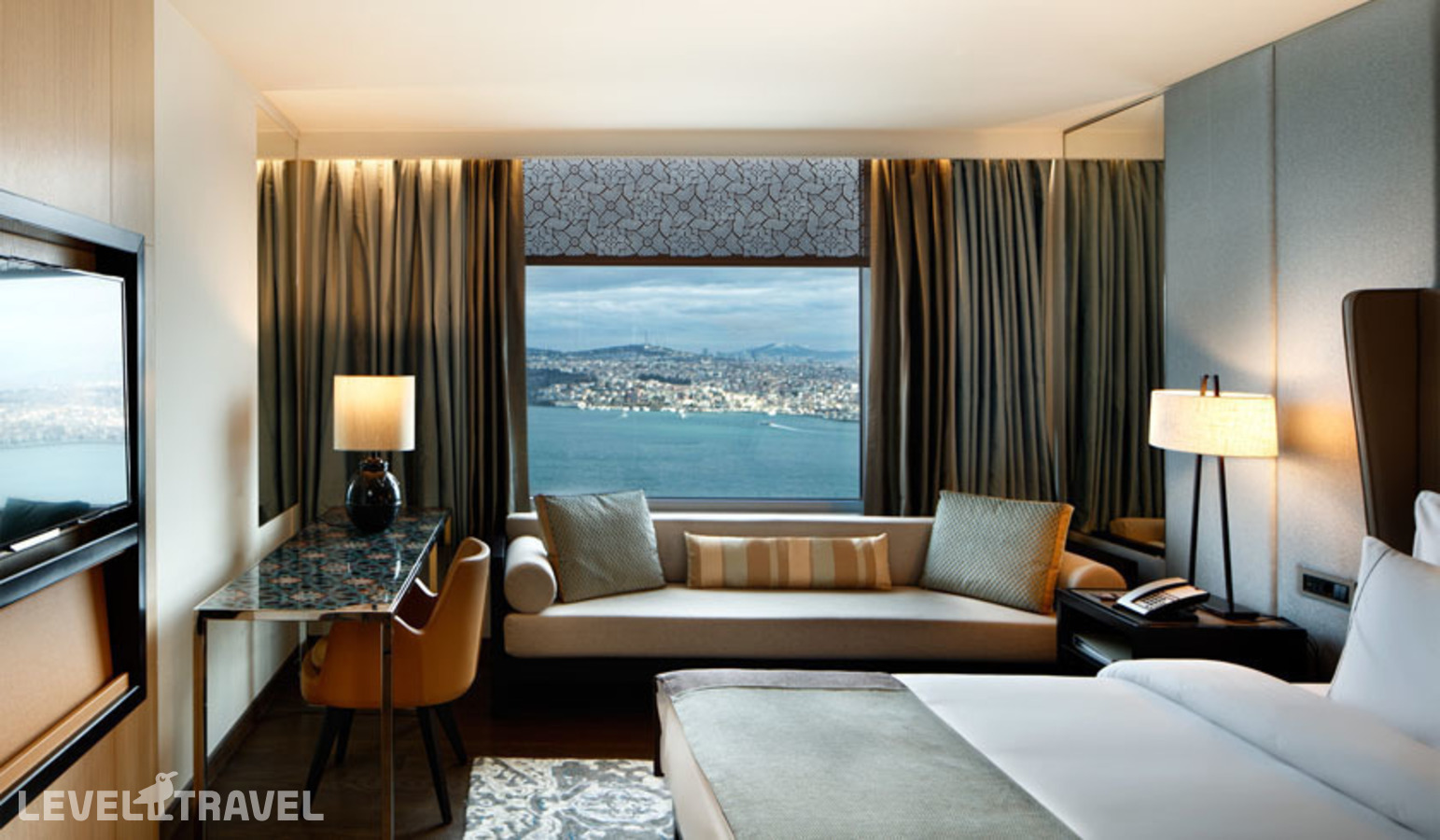 фотографии номера Стандартный с видом на Босфор отеля The Marmara Taksim Hotel в Турция(Бейоглу) - фото №1