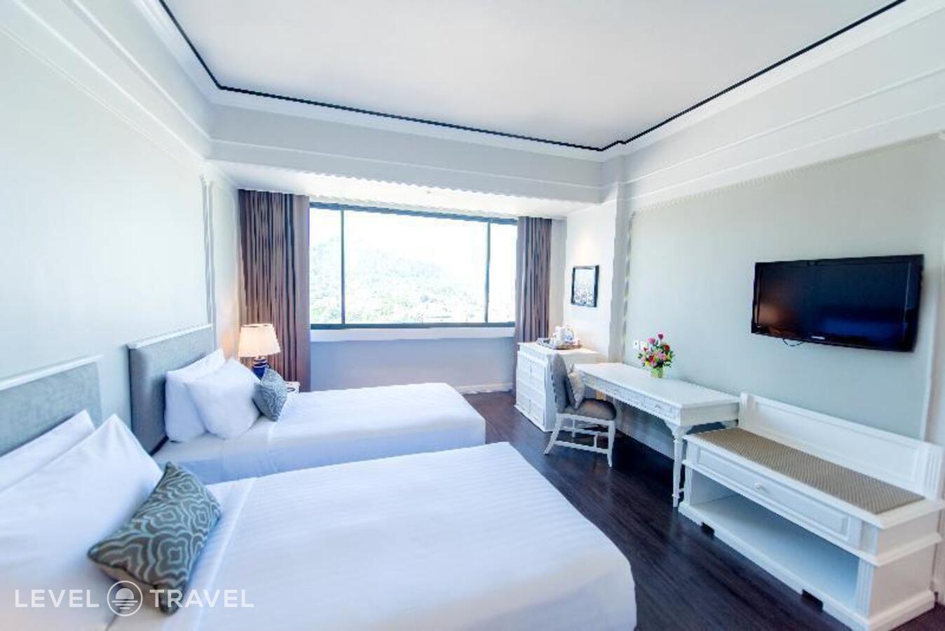 фотографии номера Семейный с видом на город отеля Courtyard By Marriott Phuket Town (Ex.Metropole Hotel Phuket) в Таиланд(город Пхукет) - фото №2