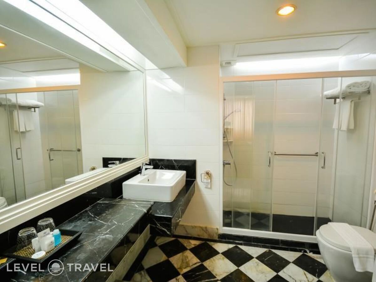 фотографии номера Семейный с видом на город отеля Courtyard By Marriott Phuket Town (Ex.Metropole Hotel Phuket) в Таиланд(город Пхукет) - фото №1