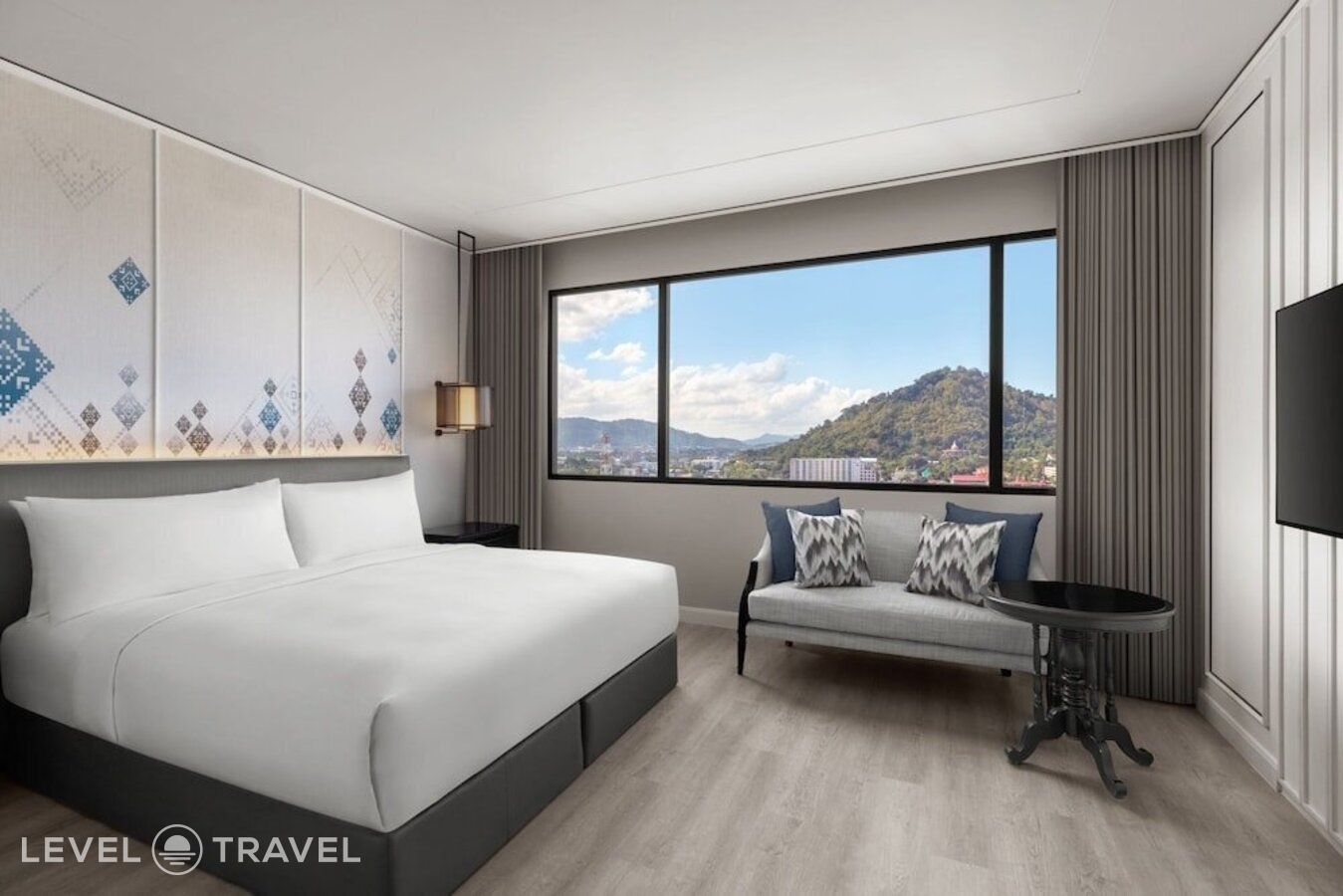 фотографии номера Люкс с видом на город отеля Courtyard By Marriott Phuket Town (Ex.Metropole Hotel Phuket) в Таиланд(город Пхукет) - фото №2