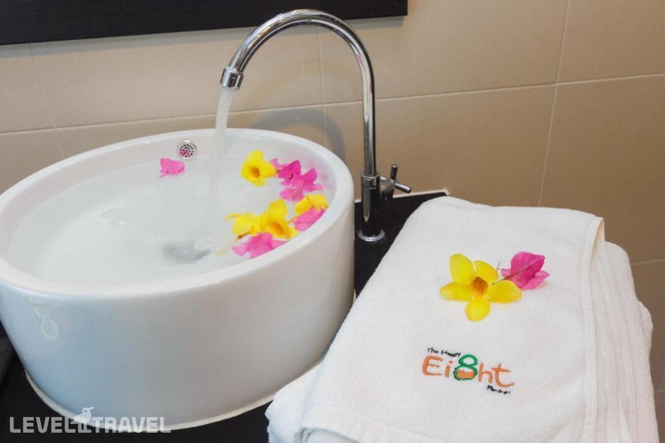 фотографии номера Люкс с видом на бассейн отеля Happy Eight Resort Phuket в Таиланд(Равай) - фото №7