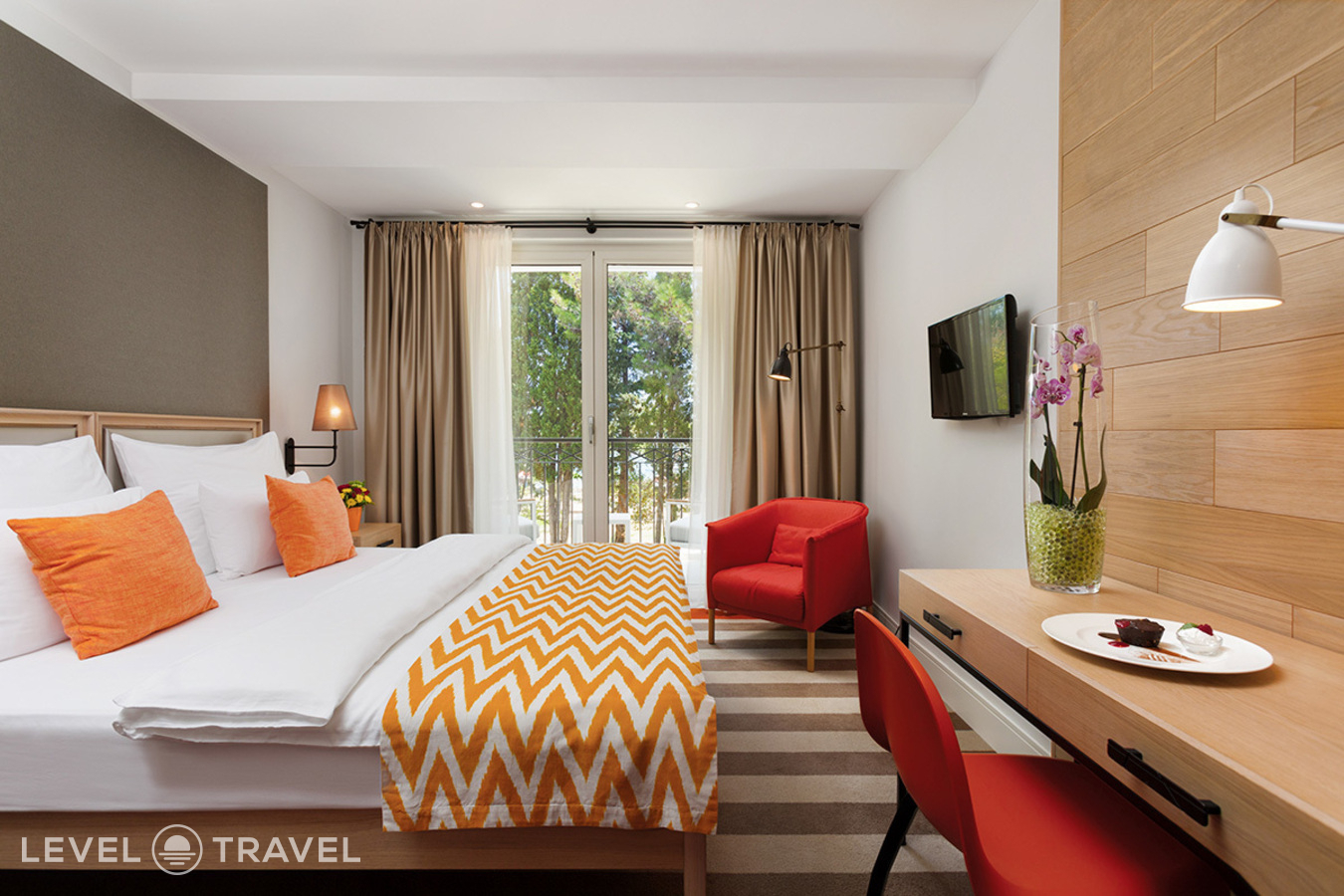 фотографии номера Стандартный с балконом отеля Crowne Plaza Budva By Ihg в Черногория(Будва) - фото №1