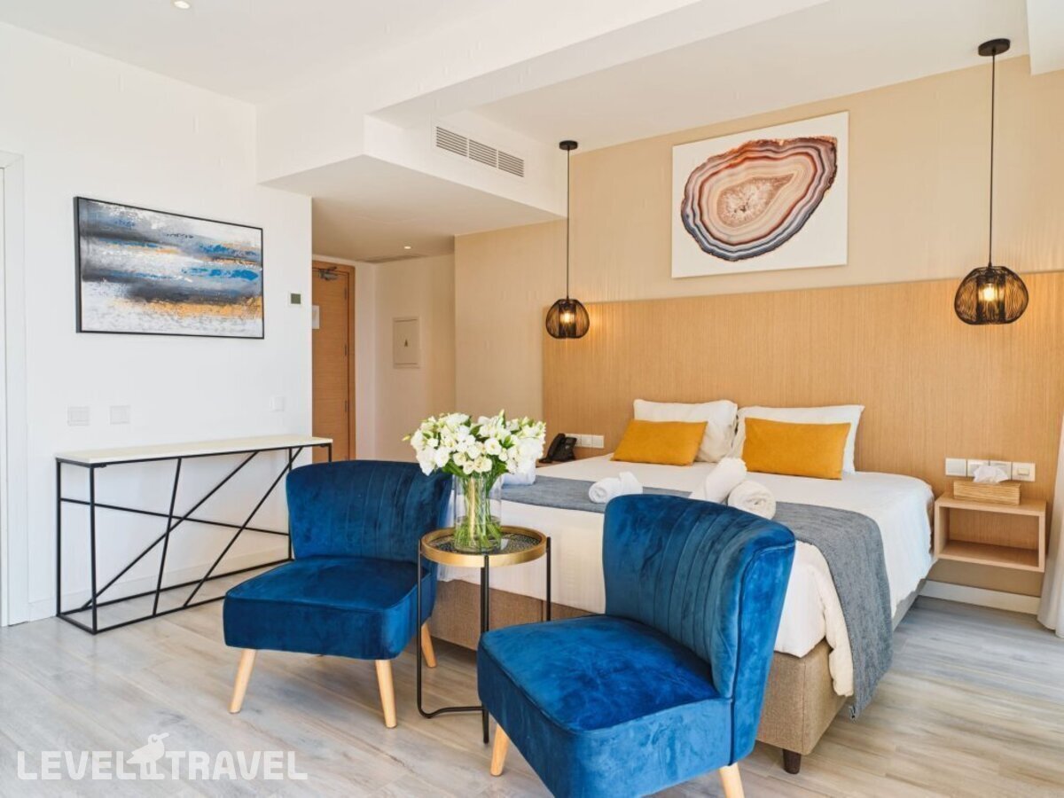фотографии номера Улучшенный с частичным видом на море отеля Leonardo Crystal Cove Hotel & Spa By The Sea (Adults Only 16+) в Кипр(Протарас) - фото №7