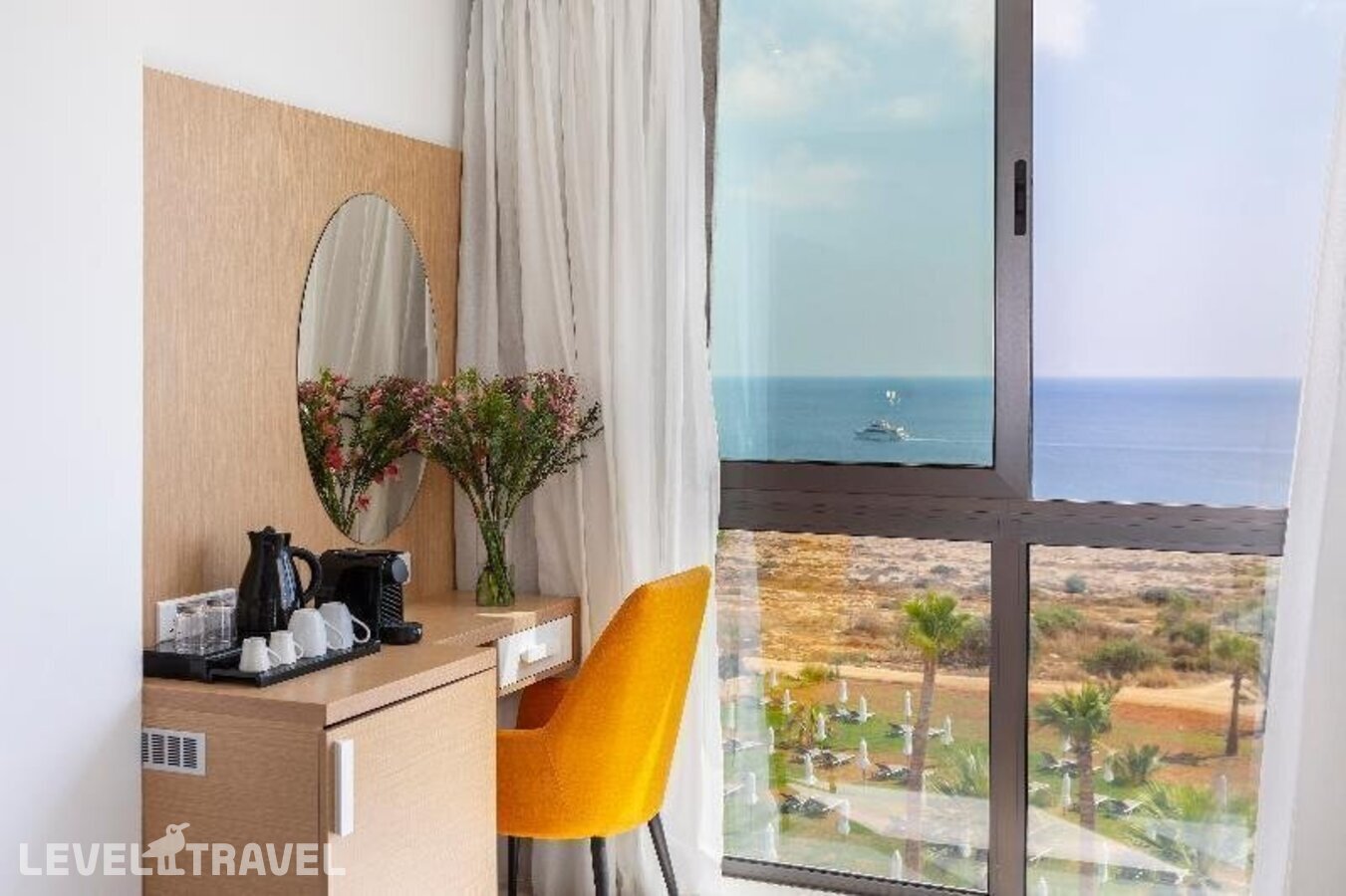 фотографии номера Стандартный с частичным видом на море отеля Leonardo Crystal Cove Hotel & Spa By The Sea (Adults Only 16+) в Кипр(Протарас) - фото №13