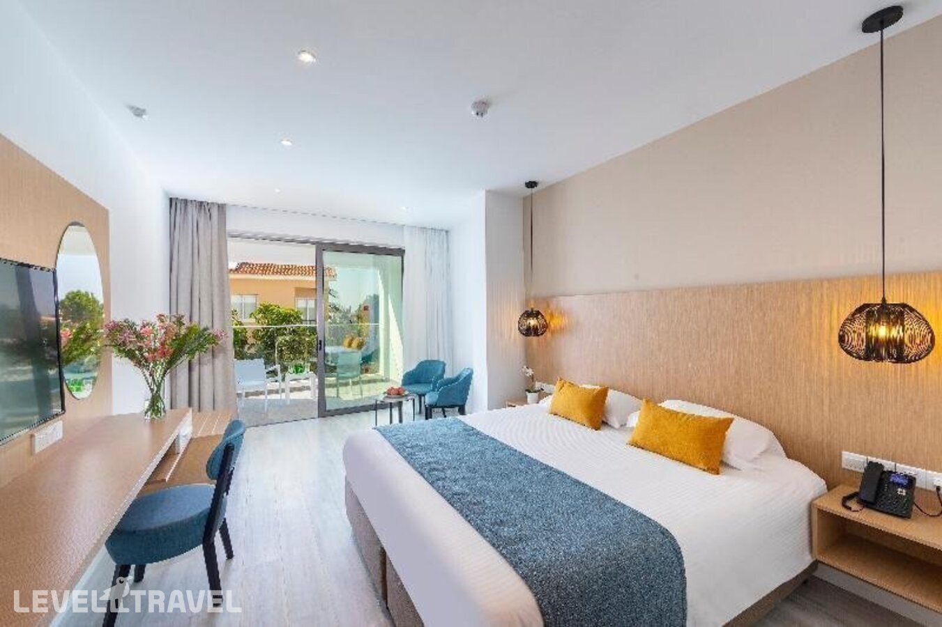 фотографии номера Стандартный с балконом и видом на море отеля Leonardo Crystal Cove Hotel & Spa By The Sea (Adults Only 16+) в Кипр(Протарас) - фото №2