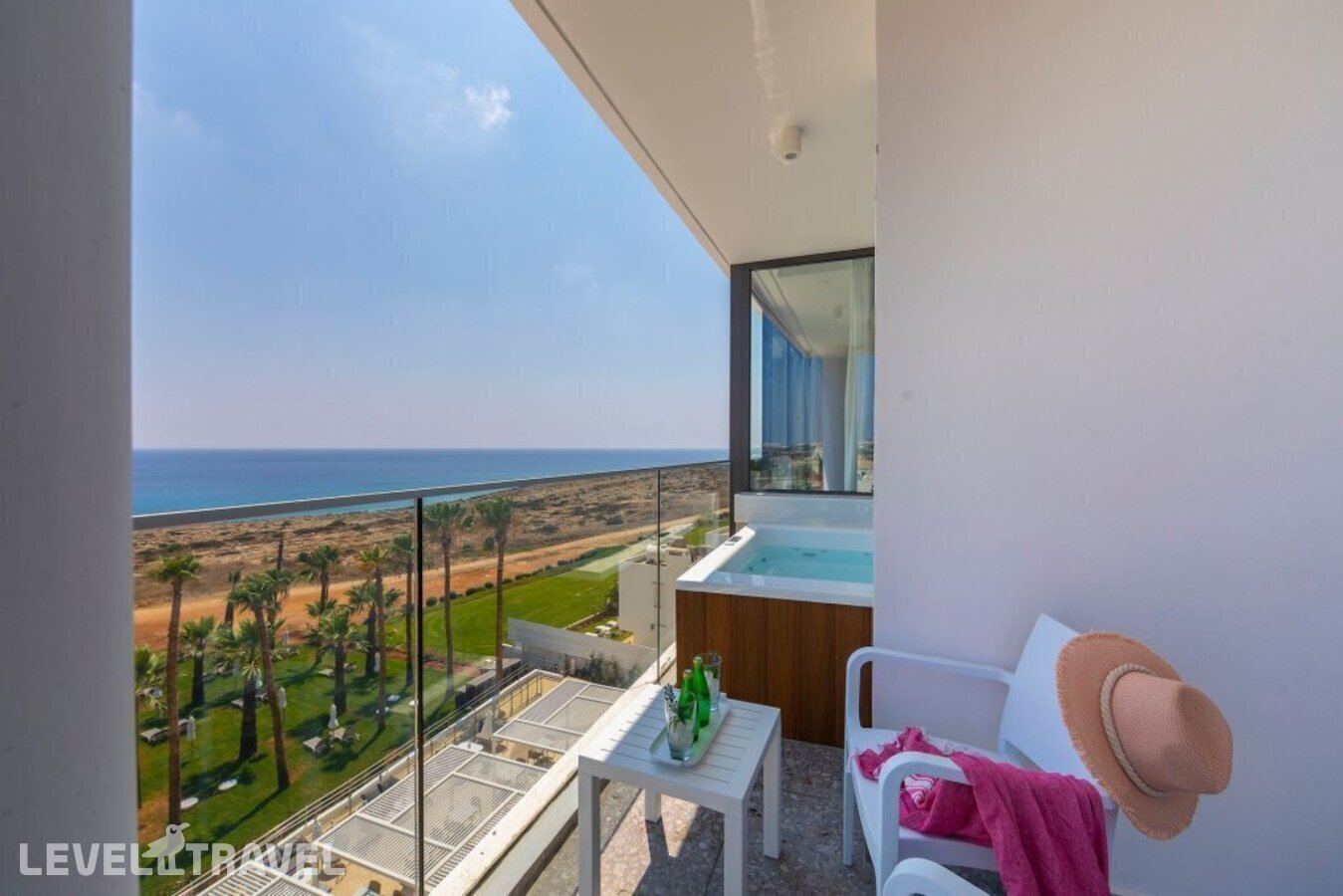 фотографии номера Полулюкс с видом на море отеля Leonardo Crystal Cove Hotel & Spa By The Sea (Adults Only 16+) в Кипр(Протарас) - фото №8