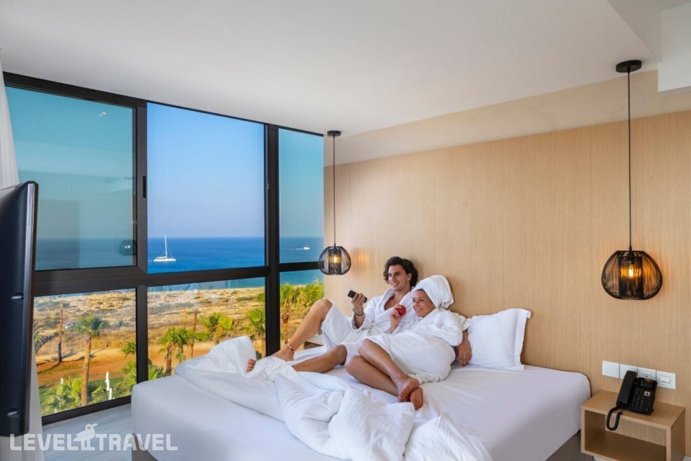 фотографии номера Полулюкс с видом на море отеля Leonardo Crystal Cove Hotel & Spa By The Sea (Adults Only 16+) в Кипр(Протарас) - фото №2