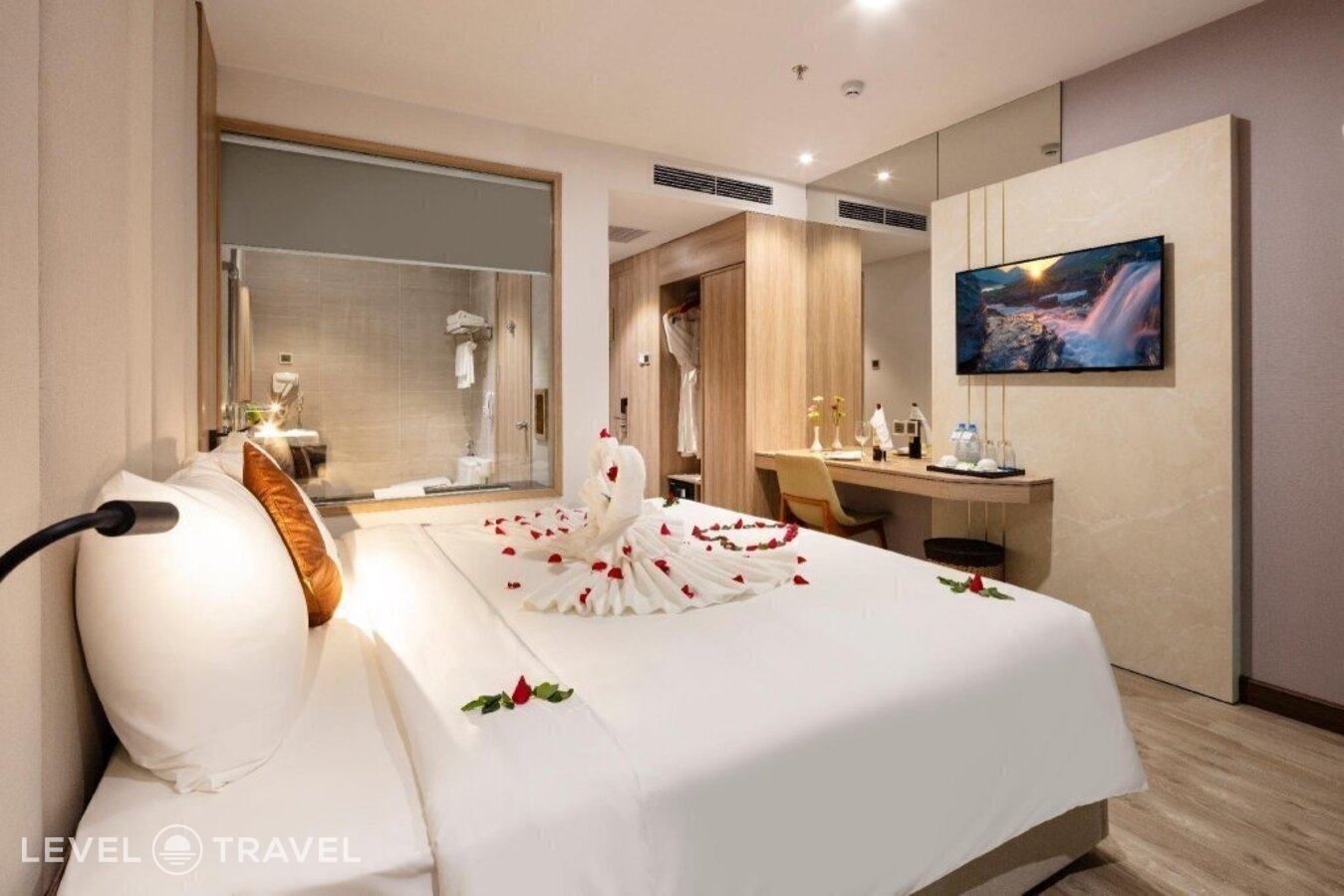 фотографии номера Делюкс с частичным видом на море отеля Nalicas Hotel в Вьетнам(Нячанг) - фото №1
