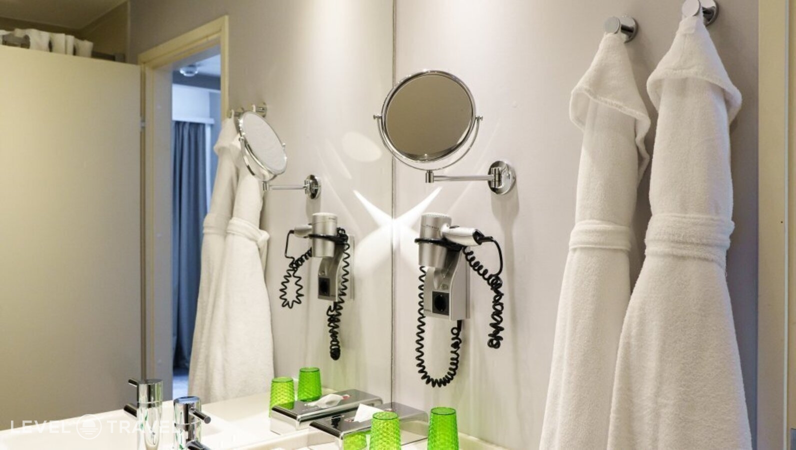 фотографии номера Делюкс с видом на город отеля Московские Ворота (Бывш. Holiday Inn Московские Ворота) в Россия(Московский район) - фото №5