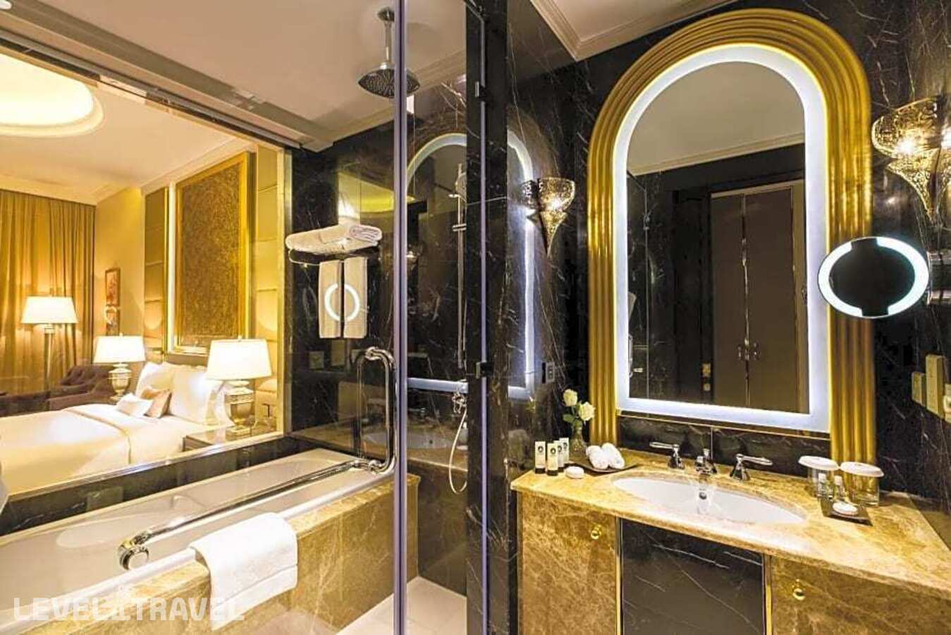 фотографии номера Улучшенный с видом на бассейн отеля Ezdan Palace Hotel в Катар(Доха) - фото №6