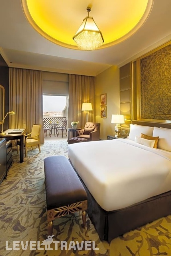 фотографии номера Улучшенный с видом на бассейн отеля Ezdan Palace Hotel в Катар(Доха) - фото №5