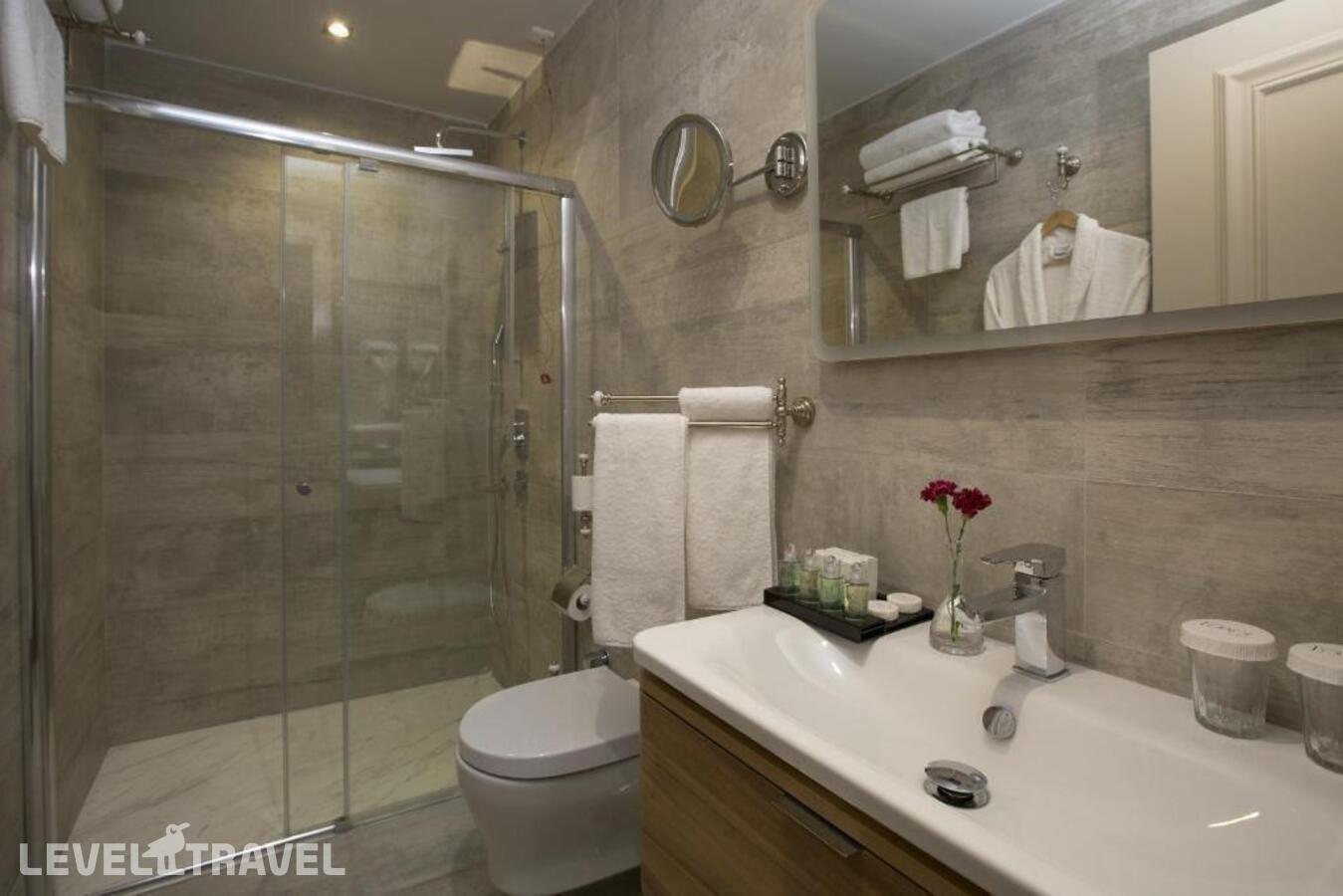 фотографии номера Четырехместный Комфорт отеля Taxim Lounge Hotel в Турция(Бейоглу) - фото №7