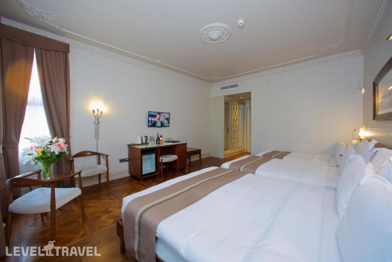 фотографии номера Четырехместный Комфорт отеля Taxim Lounge Hotel в Турция(Бейоглу) - фото №5