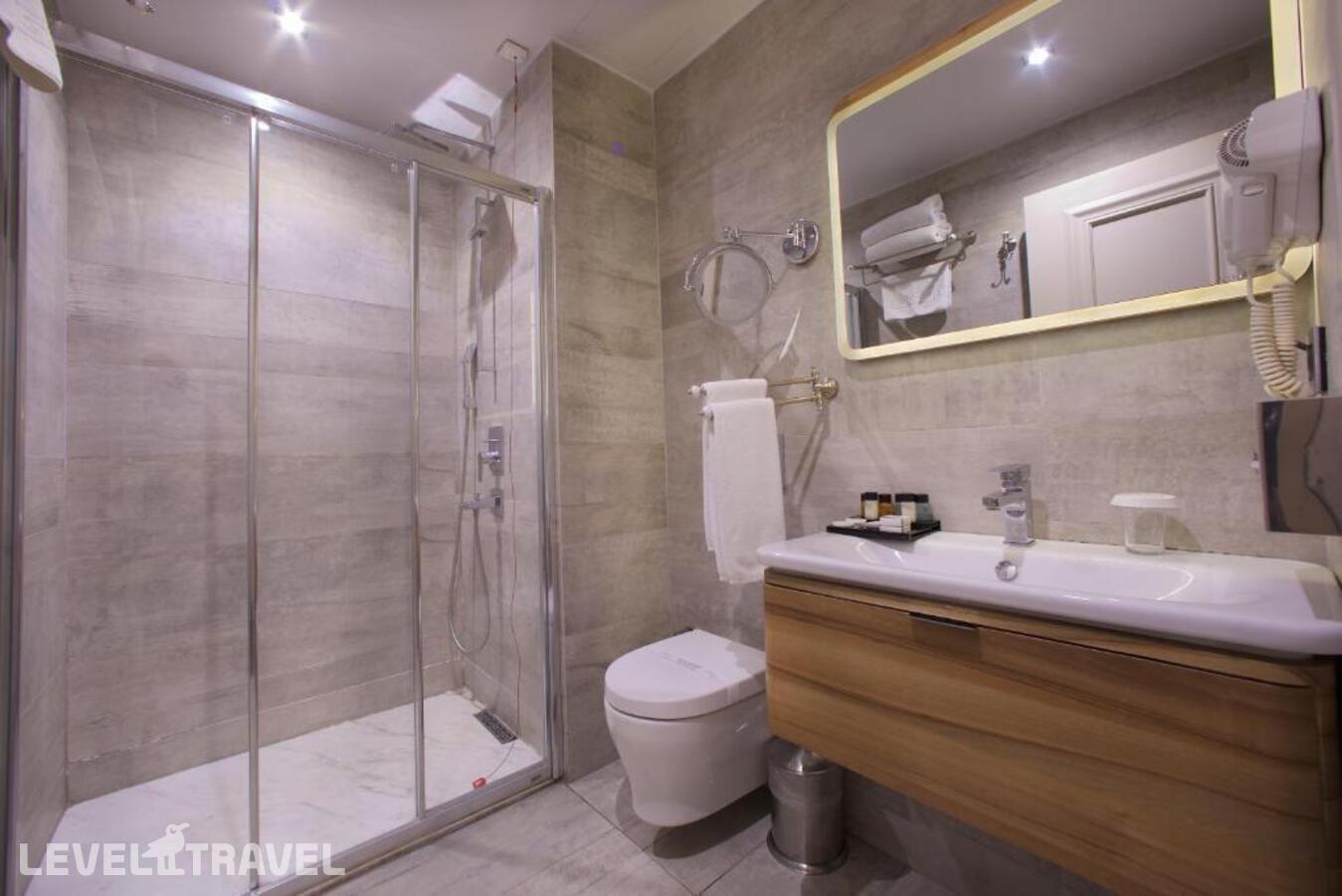 фотографии номера Четырехместный Комфорт отеля Taxim Lounge Hotel в Турция(Бейоглу) - фото №8