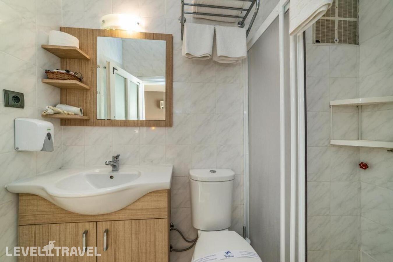 фотографии номера Стандартный с видом на окрестности отеля Yasemin Hotel в Турция(Фетхие - центр) - фото №2