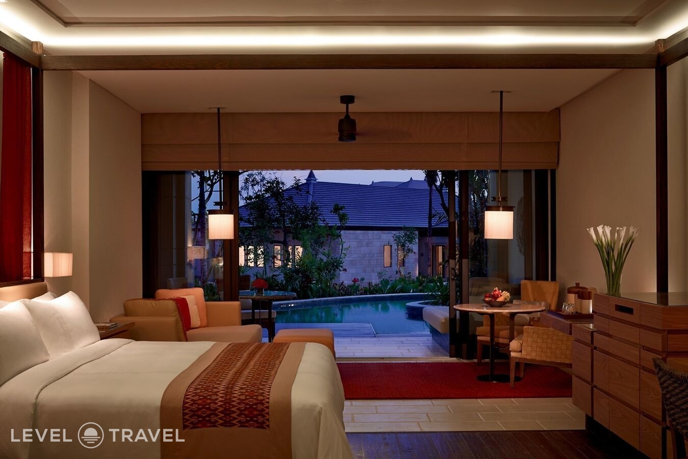 фотографии номера Полулюкс с выходом к бассейну отеля The Ritz Carlton Bali Hotel в Индонезия(Нуса Дуа) - фото №3