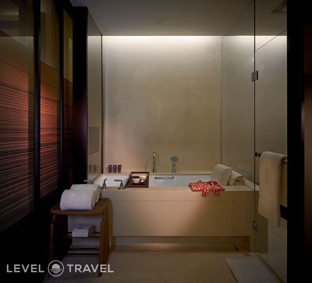 фотографии номера Полулюкс с выходом к бассейну отеля The Ritz Carlton Bali Hotel в Индонезия(Нуса Дуа) - фото №2