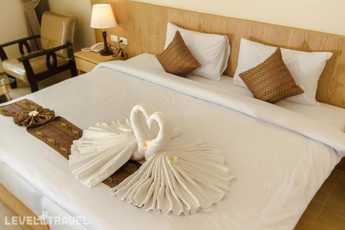 фотографии номера Улучшенный с видом на бассейн отеля Airport Beach Hotel Phuket в Таиланд(Най Янг Бич) - фото №4