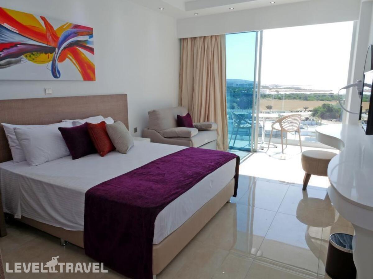 фотографии номера Улучшенный с видом на море отеля Amethyst Napa в Кипр(Айа-Напа) - фото №2