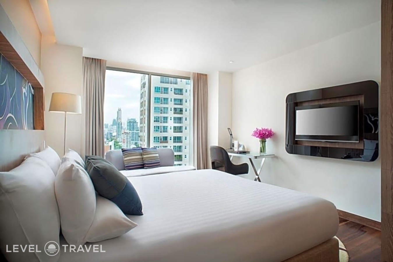 фотографии номера Улучшенный с видом на город отеля Novotel Bangkok Sukhumvit 20 в Таиланд(Бангкок) - фото №4