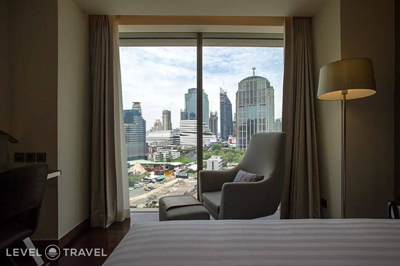 фотографии номера Улучшенный с видом на город отеля Novotel Bangkok Sukhumvit 20 в Таиланд(Бангкок) - фото №9