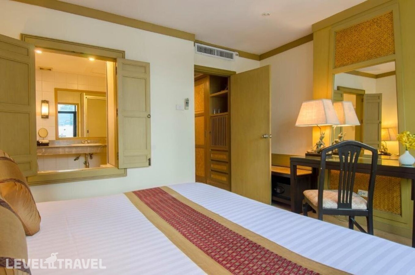 фотографии номера Люкс с видом на город отеля The Tarntawan Hotel Surawong Bangkok в Таиланд(Бангкок) - фото №11