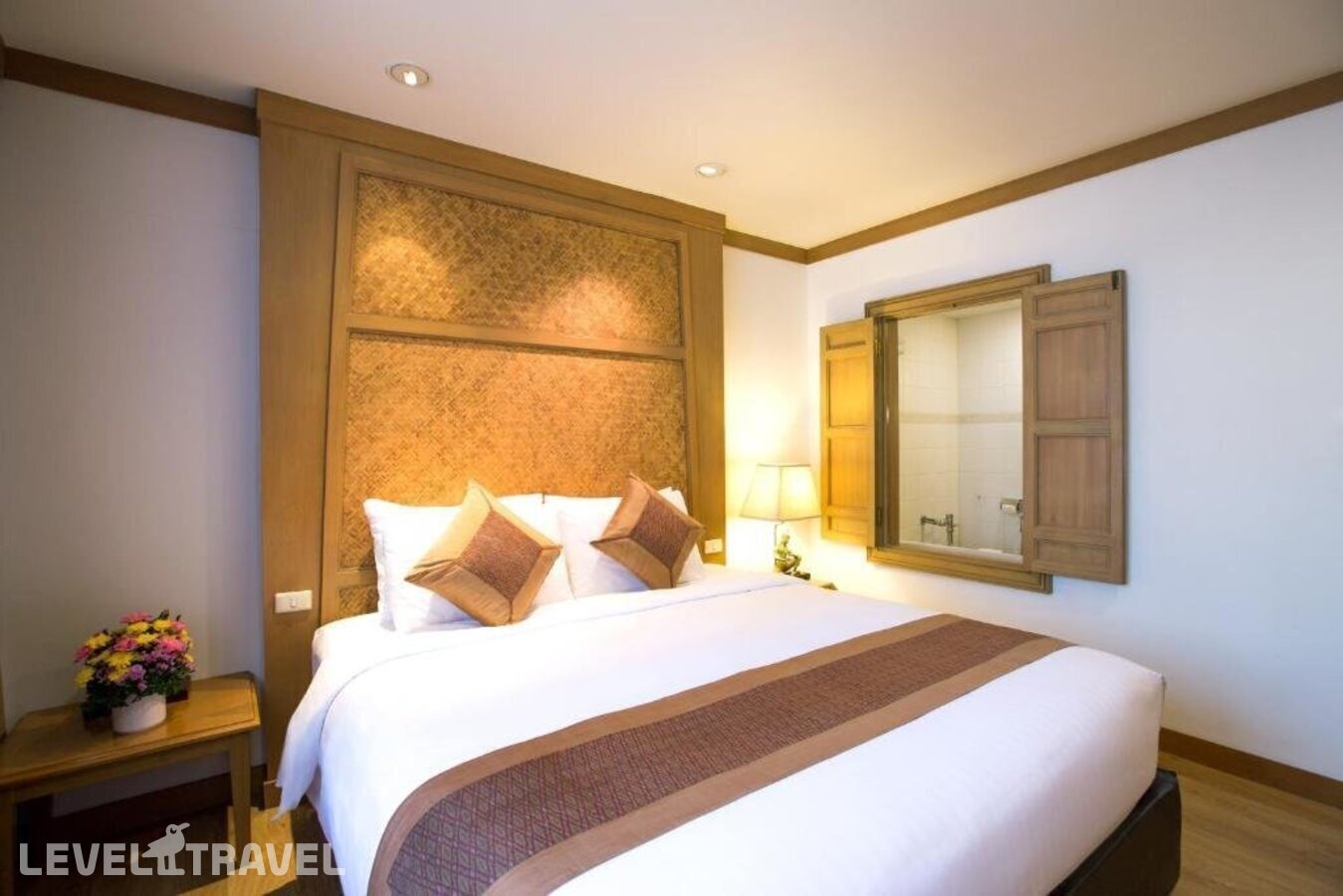 фотографии номера Люкс с видом на город отеля The Tarntawan Hotel Surawong Bangkok в Таиланд(Бангкок) - фото №4