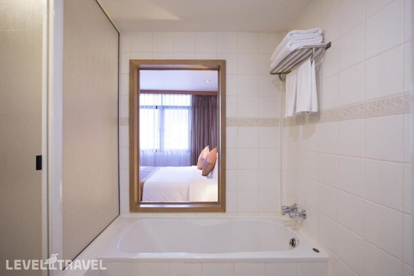 фотографии номера Люкс с видом на город отеля The Tarntawan Hotel Surawong Bangkok в Таиланд(Бангкок) - фото №8