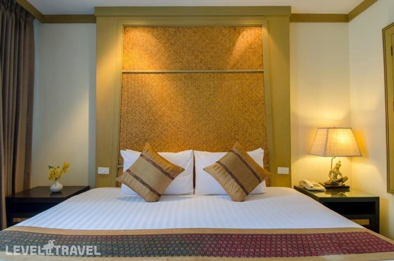 фотографии номера Люкс с видом на город отеля The Tarntawan Hotel Surawong Bangkok в Таиланд(Бангкок) - фото №12