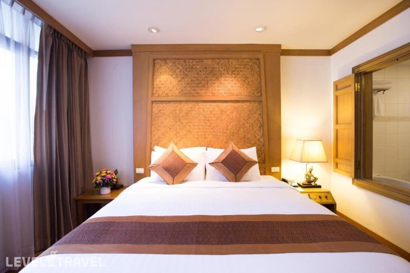 фотографии номера Люкс с видом на город отеля The Tarntawan Hotel Surawong Bangkok в Таиланд(Бангкок) - фото №3