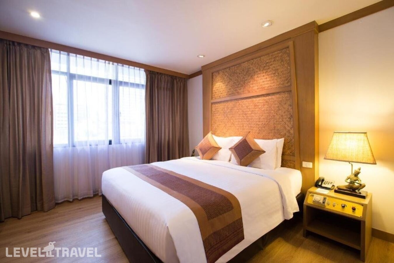 фотографии номера Люкс с видом на город отеля The Tarntawan Hotel Surawong Bangkok в Таиланд(Бангкок) - фото №5