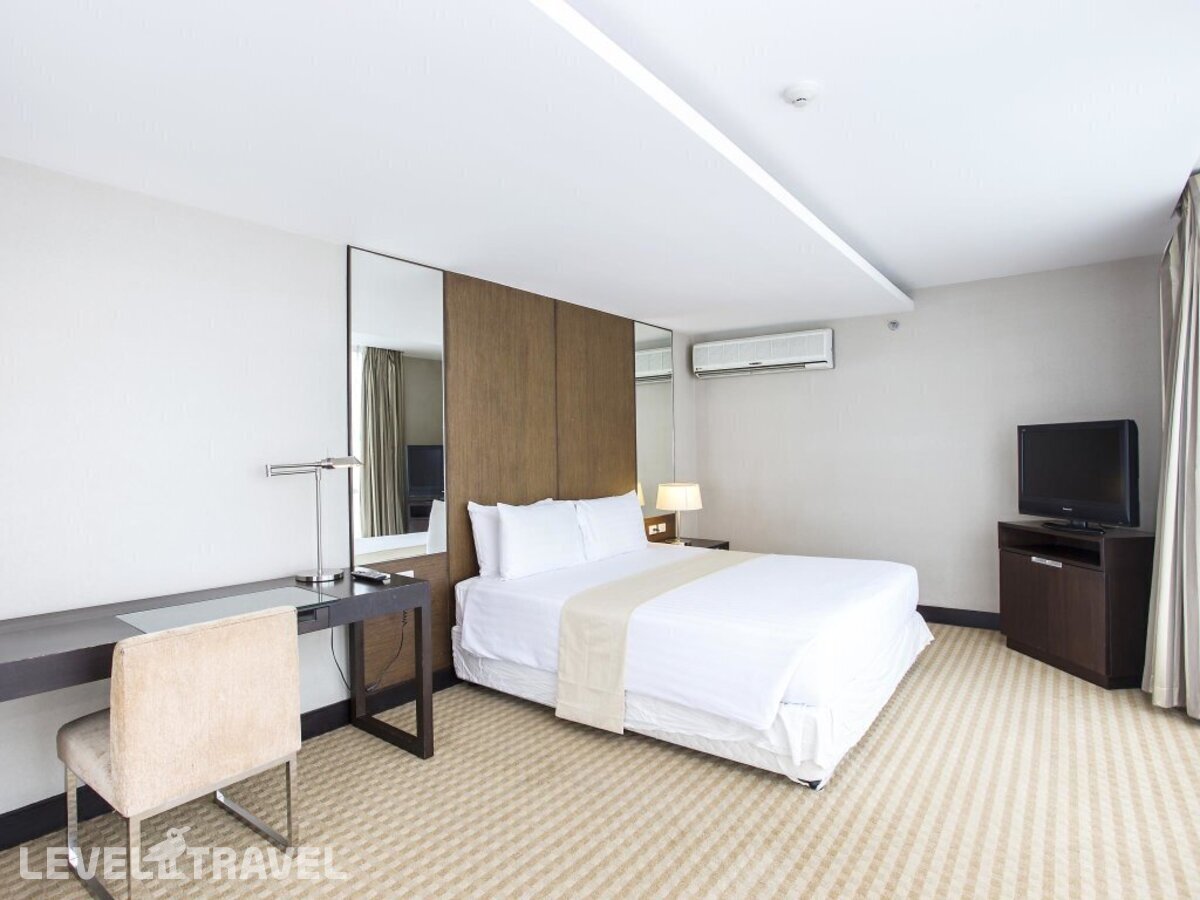 фотографии номера Люкс отеля The Narathiwas Hotel & Residence Sathorn Bangkok в Таиланд(Бангкок) - фото №1